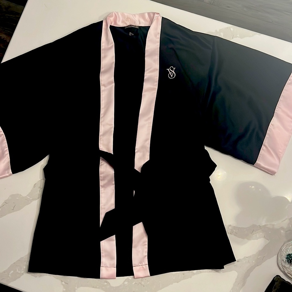 One Size Victoria’s Secret Silk Robe